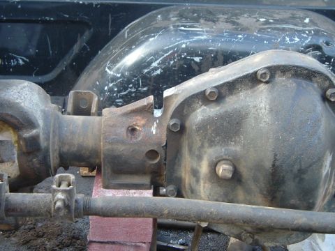 1989 Ford Bronco - notch cut into the webbing for u-bolt flip