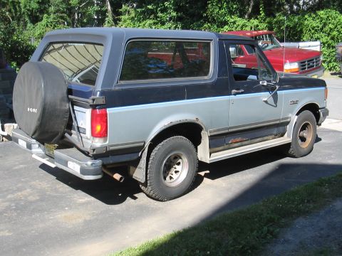 1979 Ford Bronco - This Ford Bronco's body style indicates it is from the 1987-1991 model years, not a 1979.