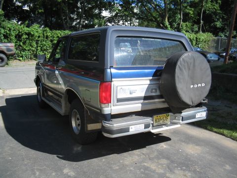 1979 Ford Bronco - This Ford Bronco is a later model, likely from the late 1980s, not a 1979 as suggested.