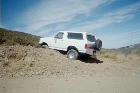 1990 Ford Bronco - High center'd diff angle