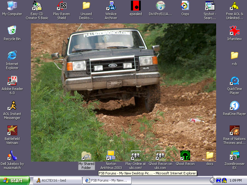 Windows XP desktop screenshot; wallpaper shows a dark Ford 4x4 on a muddy trail