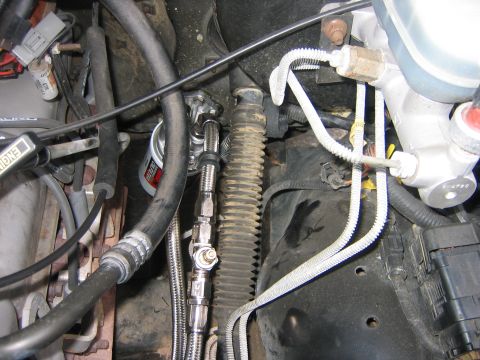 1995 Ford Bronco - Both hoses on.