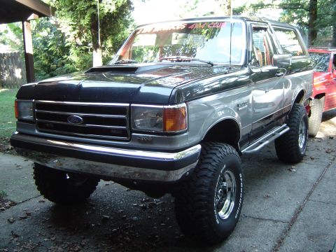 1989 Ford Bronco - Top back on for the winter