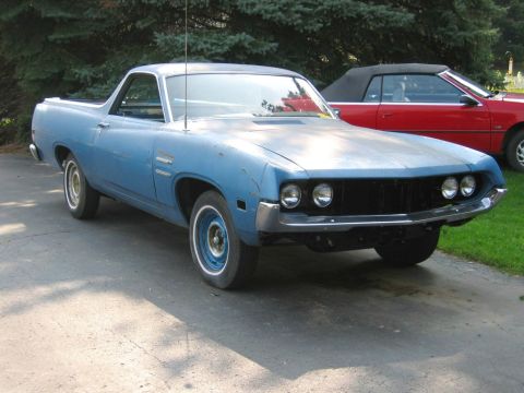 1971 Ford Ranchero - Look it that, it has moved from the garage!!!!!
