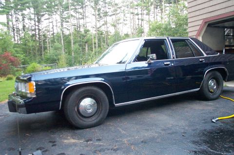 1991 Ford LTD Crown Victoria - Side view of a 1991 Ford Crown Victoria LTD sedan parked on a driveway.