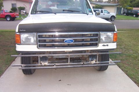 1990 Ford Bronco - Front view of a 1990 Ford Bronco showing the grille and a custom bumper project.