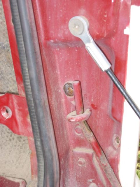 1985 Ford Bronco - Next unbolt the Tension bar. Make sure that you close the tailgate as far as you can to make sure there is no tension on the bar at all. IT…