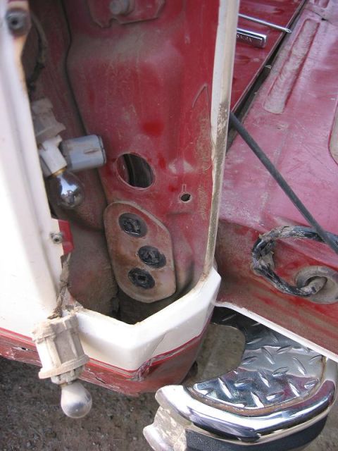 1985 Ford Bronco - DO NOT REMOVE!!! These 3 bolts. You can not get the tail gate out with the this bracket on. REmove the 3 bolts that are on the bottom of th…