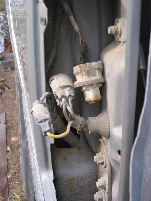 Here is what it will look like if you have rear defrost. It will have 2 lights, 1-3 plug, 1-1 plug connector & 1 ground wire that will screw into the panel under the lights.