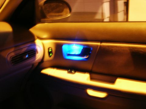 2000 Ford Taurus - led door handle