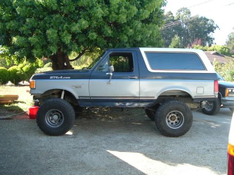 1989 Ford Bronco - side shot showing the new stance