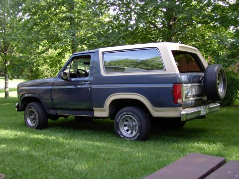 1986 Ford Bronco - There's the new doors, fenders and 96 style mirrors on the truck, sure needs quarters eh ? They're next