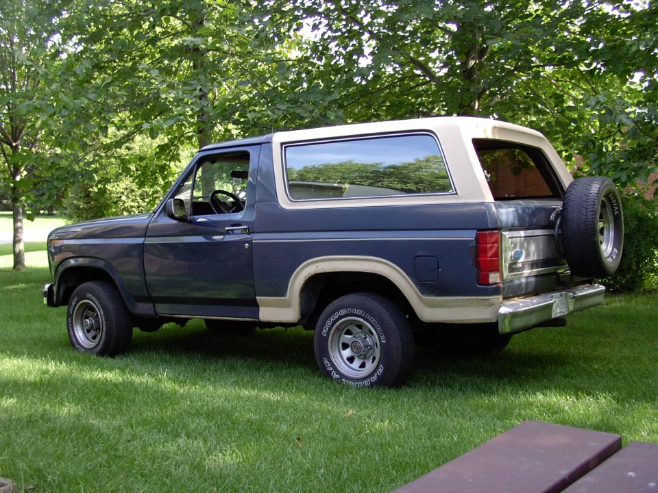 There's the new doors, fenders and 96 style mirrors on the truck, sure needs quarters eh ?  They're next