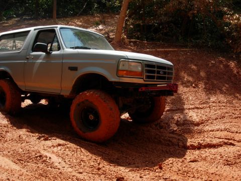 1995 Ford Bronco - This Ford Bronco is navigating a challenging, muddy off-road course.