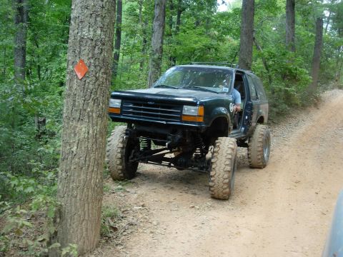 1995 Ford Bronco - A pretty cool SAS'ed Explorer on the trails. Don't see too many of these.