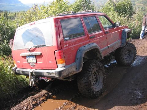 1985 Ford Bronco - Nolan driving off the trail and sitting his truck on the diffs..