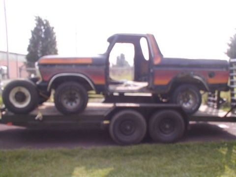 1979 Ford Bronco II - This 1979 Ford Bronco is seen being transported on a trailer.