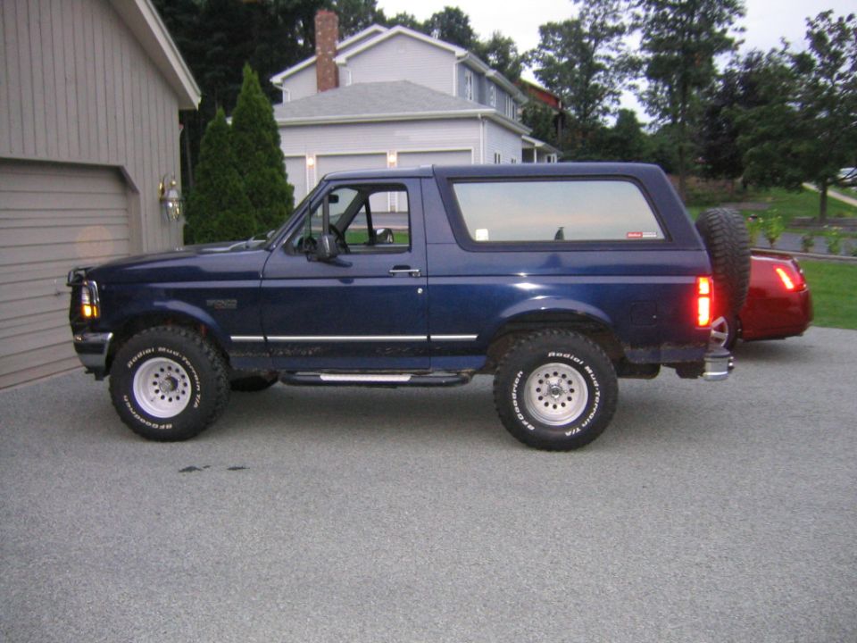 Riding higher on 33”, no lift, minor trimming of the bumper