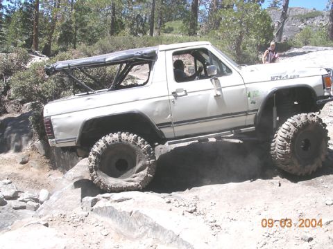 1994 Ford Bronco - boggers at 6psi sure do flex well
