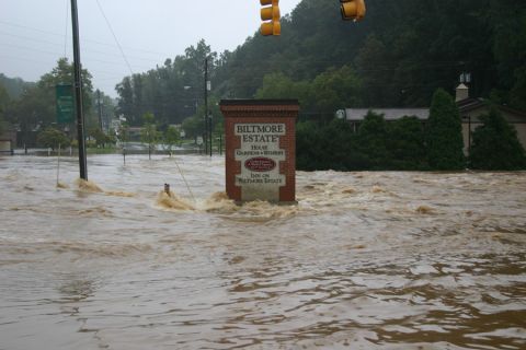 1985 Ford LTD Crown Victoria - Flooding inundates a street in front of the Biltmore Estate sign.