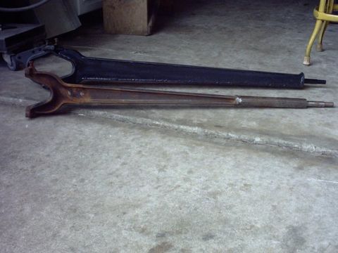 1994 Ford Bronco - Added extensions from "Bent and Twisted" and then reinfoced the radius arms with boxed in flat steel. Here is a comparison: Both have the e…