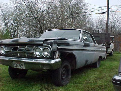 1964 Mercury Comet - This 1964 Mercury Comet shows its distinctive grille and front end.