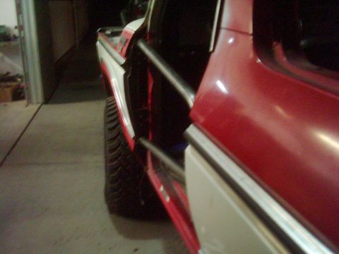 1978 Ford Bronco - This truck has a two-tone paint job and aftermarket tube doors.