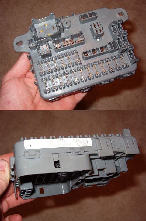 1983 Ford Bronco - SOLD USED Fuse block for D1.