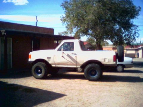 1987 Ford Bronco - This 1987 Ford Bronco is seen from the side with its spare tire mounted externally on the rear.