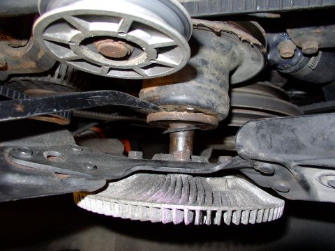 1986 Ford Bronco - Lever off the fan assembly as a unit and be careful not to let it fall and damage the radiator.