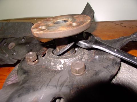 1986 Ford Bronco - Difficult getting the camera in close enough to show hoe toasted the bearings really are. I should have made a sound bite ! there's a thoug…