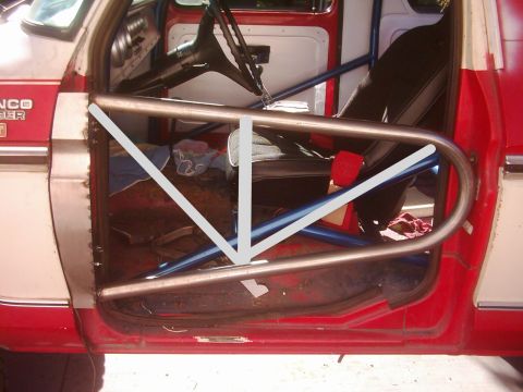 1978 Ford Bronco - This 1978 Ford Bronco has been modified with a roll cage for off-road use.