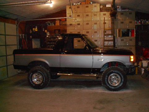 1989 Ford Bronco - This lifted 1989 Ford Bronco features a two-tone silver and black paint scheme and aftermarket wheels.