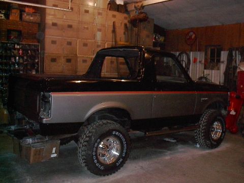 1989 Ford Bronco - This Ford Bronco appears to be from the 1987-1991 model range, not a 1989 as claimed.