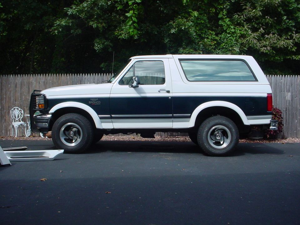 1995 Ford Bronco, two-tone white and dark blue, side view