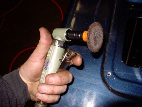 1986 Ford Bronco - My new favourite tool ! 25,000 rpm on air and scotchbrite pads that never seem to clog or choke on rust. They remove rust, glue, undecoatin…