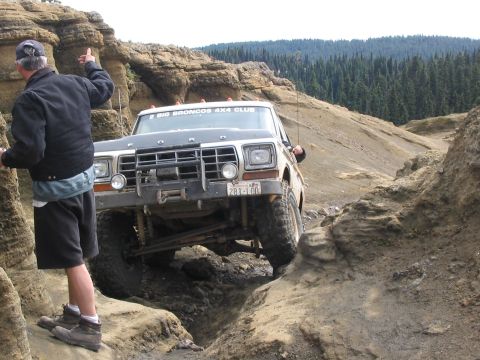 1995 Ford Bronco - Tony making an impressive run up a tough section of Moon rocks