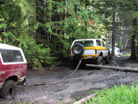 1995 Ford Bronco - back at the ranch, I'm still stuck. Now we have tony with snatch block and 8274, attached to Kerry, who is attached to a tree.