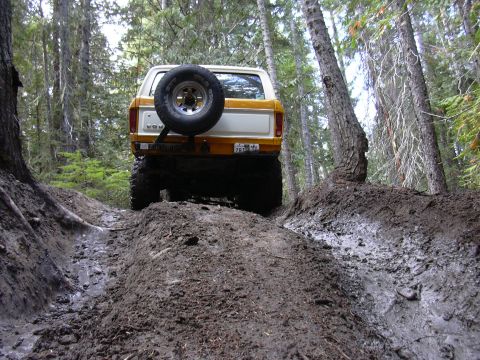 1995 Ford Bronco - Tony cresting a slippery mud hill