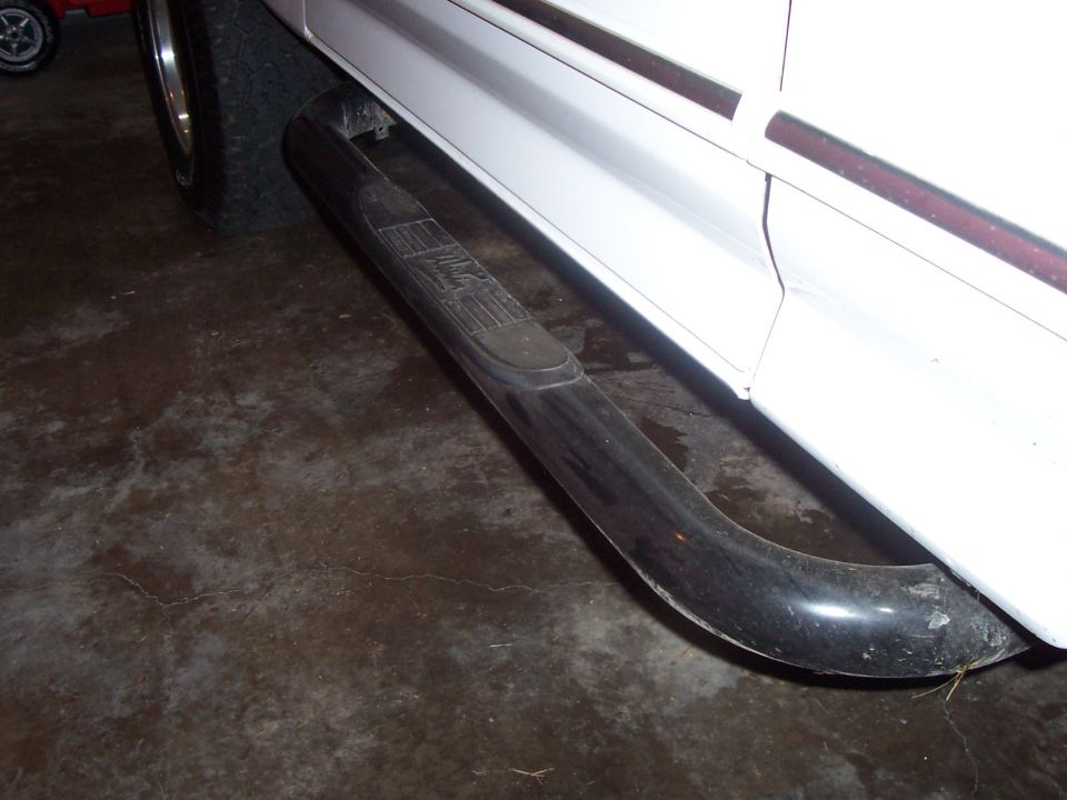 White 1994 Ford Bronco side step slider