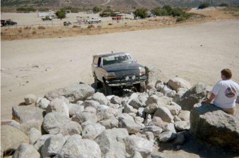 1990 Ford Bronco - MudMad climbing the real rocks!
