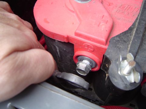 1989 Ford Bronco - Disconnecting battery