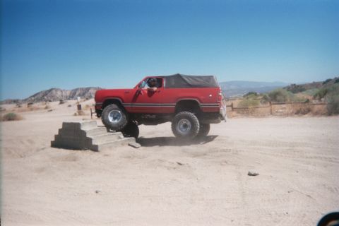 1990 Ford Bronco - Mikes got 37" tires