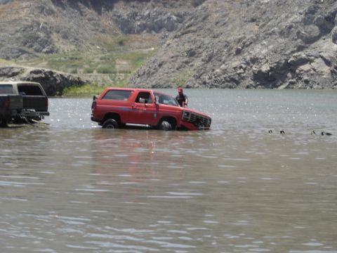 1990 Ford Bronco - This what happens when you help a mopar! Lol!