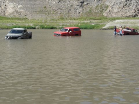 1990 Ford Bronco - Now theres 3 of them stuck!