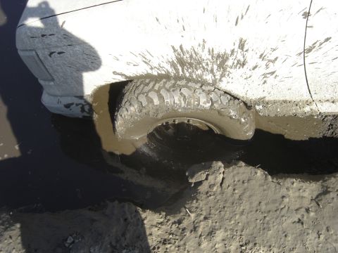1990 Ford Bronco - Stuck into a mud hole....
