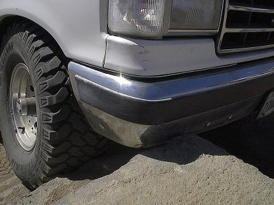 1988 Ford Bronco - Bumper hitting stairs. Get that lift Cam!