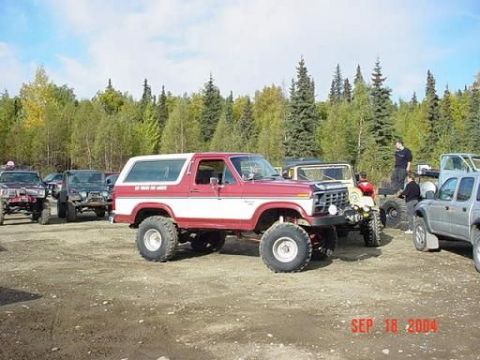 1985 Ford Bronco - The Gang preparing for the cleanup.