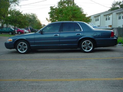 1998 Ford Crown Victoria photo