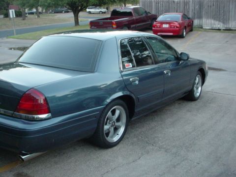 1998 Ford Crown Victoria photo
